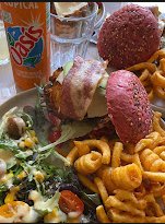 Burger The Goat et frites curly